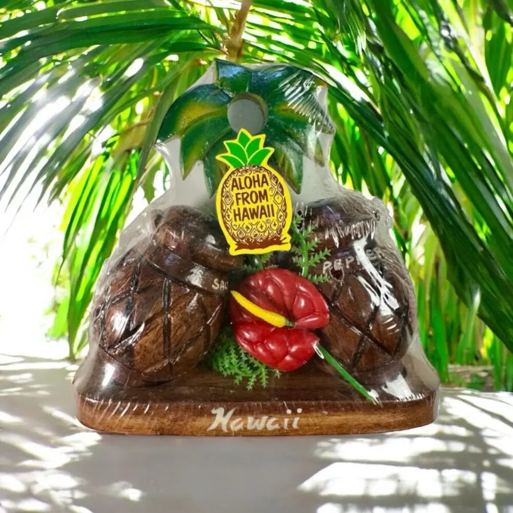 VTG NOS Wood Monkey Pod Aloha From Hawaii Salt & Pepper Shakers Souvenir Decor